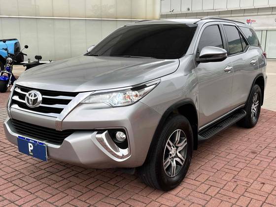 TOYOTA HILUX SW4 2.7 SRV 7 LUGARES 4X2 16V FLEX 4P AUTOMÁTICO TOYOTA HILUX SW4 2.7 SRV 7 LUGARES 4X2 16V FLEX 4P AUTOMÁTICO